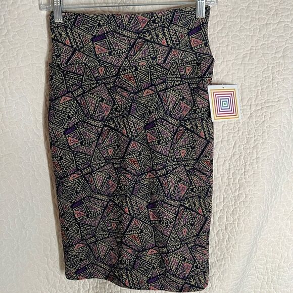 NWT LulaRoe Cassie Skirt - Picture 1 of 4